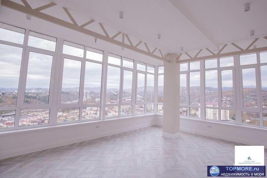 Новая светлая большая квартира вблизи центра в уютном, тихом месте Сочи. Панорамные окна с видом на город, слева...