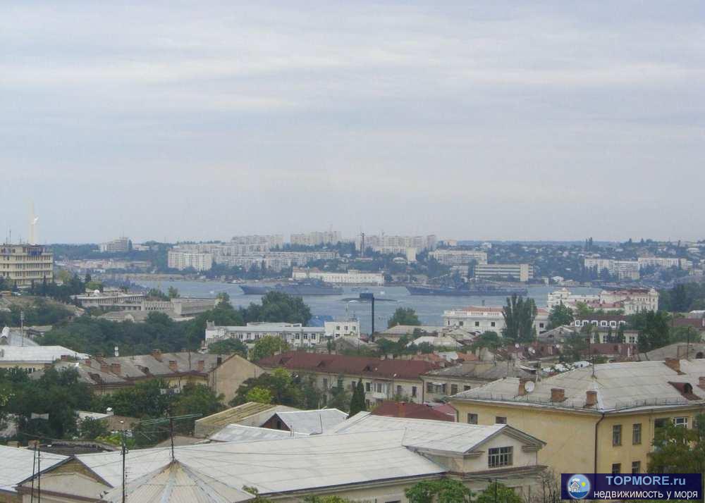  Видовая 2-х комнатная квартира улучшенной планировки расположена в центре Севастополя на 4-ом этаже 4-х этажного по... - 1