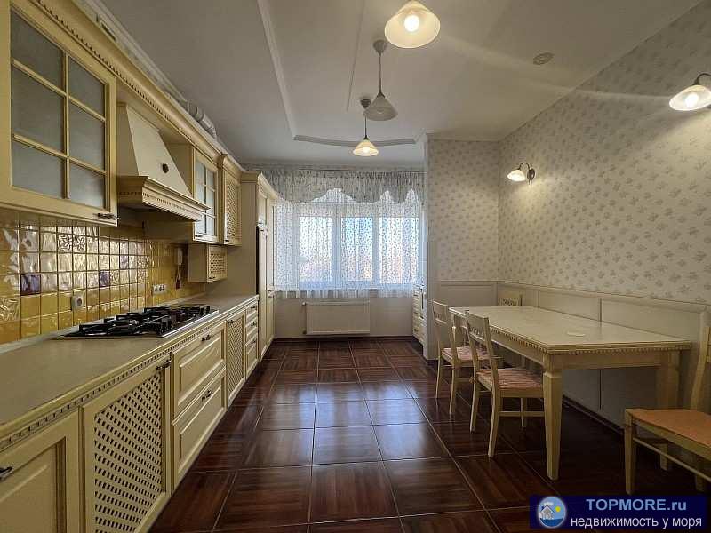 Продаётся шикарная, в отличном состоянии 3-х комнатная квартира возле моря в Гагаринском районе, рядом с парком...