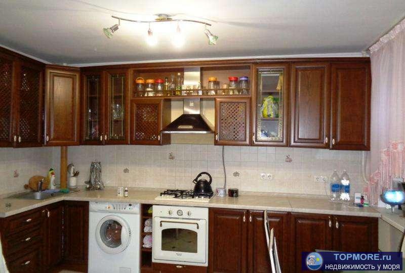Продается просторная и уютная 3 комнатная квартира с ремонтом и мебелью в Киевском районе,рядом с автовокзалом ....
