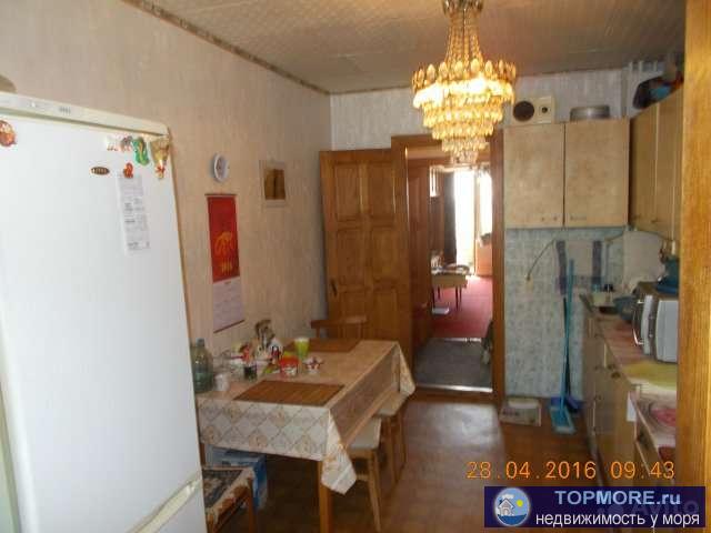 3/5 Квартира расположена в центре дома-теплая-кухня 11 м санузел раздельный комнаты то-же лоджия 9м и балкон... - 1