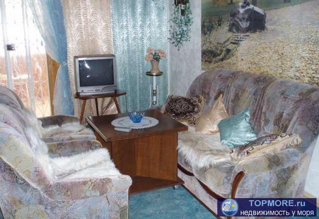 Квартира располагается в сталинском доме,примыкающем непосредственно к площади Ушакова и историческому бульвару,с... - 2