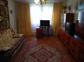 Продам трехкомнатную квартиру в Бахчисарайском районе, с. Долинное....