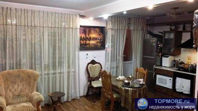 Продается 3-х ком квартира 68 кв.м. в г. Феодосия, ул.Крымская. Квартира с хорошим ремонтом, мебелью. Большая лоджия,...