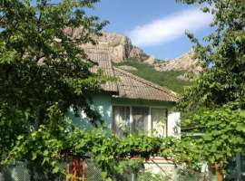 Живописное, историческое место в Крыму с прекрасным видом на горы....