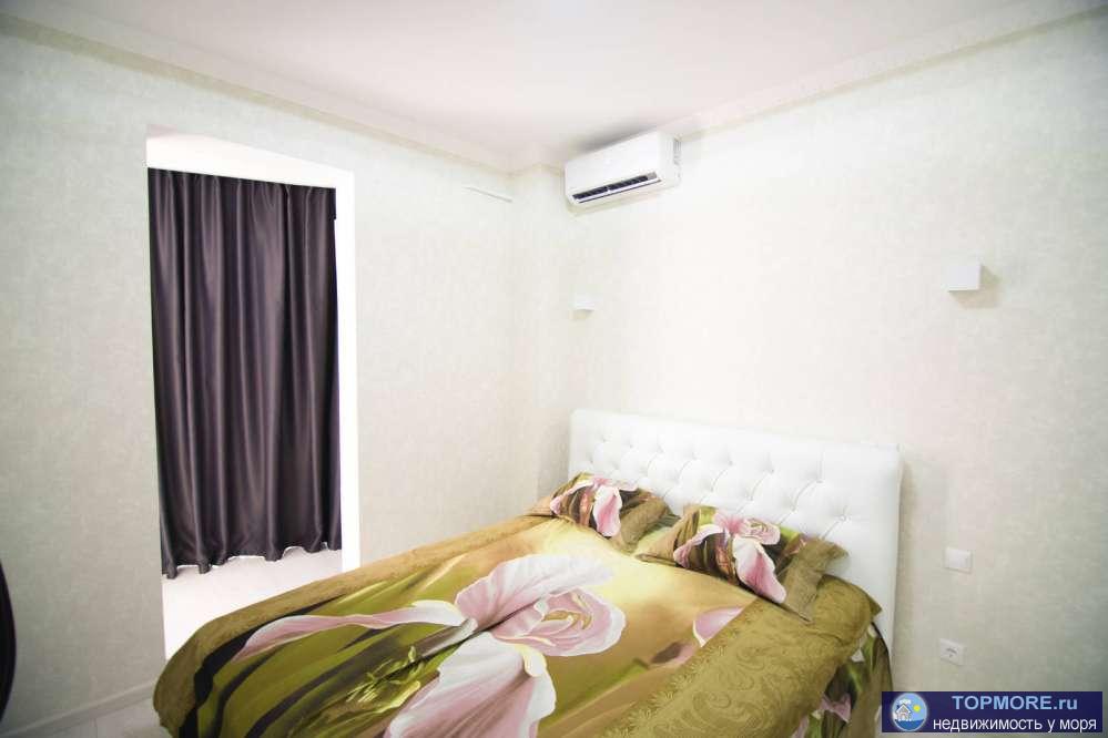 Дизайнерская 2-х комнатная квартира с дорогим ремонтом(теплые полы, домофон, мебель, техника) в центре города Сочи у...