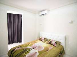 Дизайнерская 2-х комнатная квартира с дорогим ремонтом(теплые полы,...