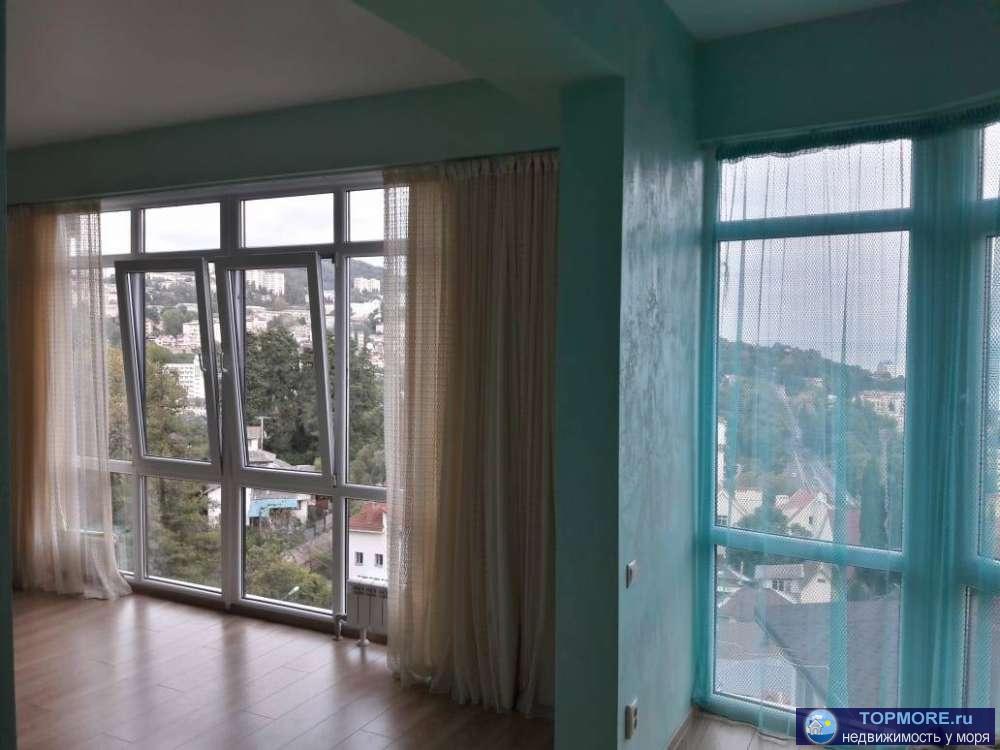 Продаю квартиру с панорамными окнами с видом на море в элитном доме,центр Сочи.Квартира светлая ,просторная две... - 2