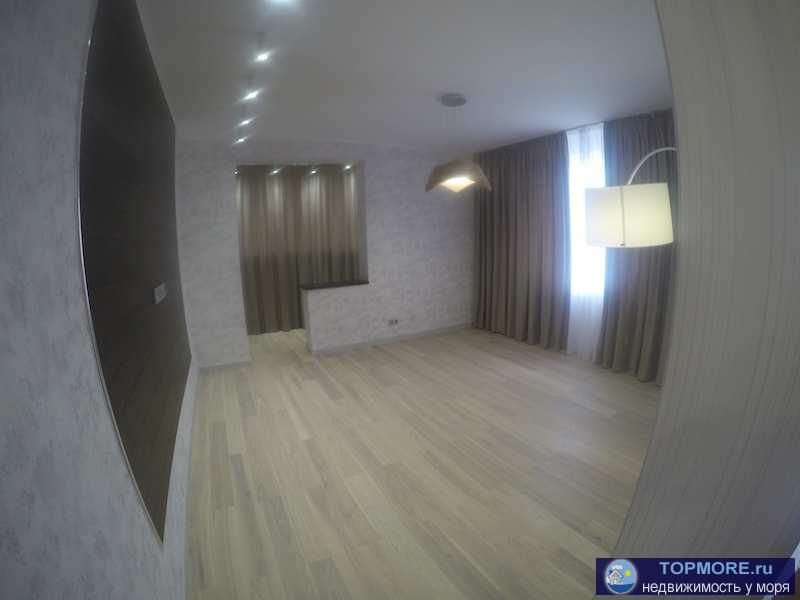 Продается квартира с дизайнерским ремонтом в новом кирпичном доме в Анапе  Площадь (общ\жил\кухня): 61.68/34.49/12.73... - 10