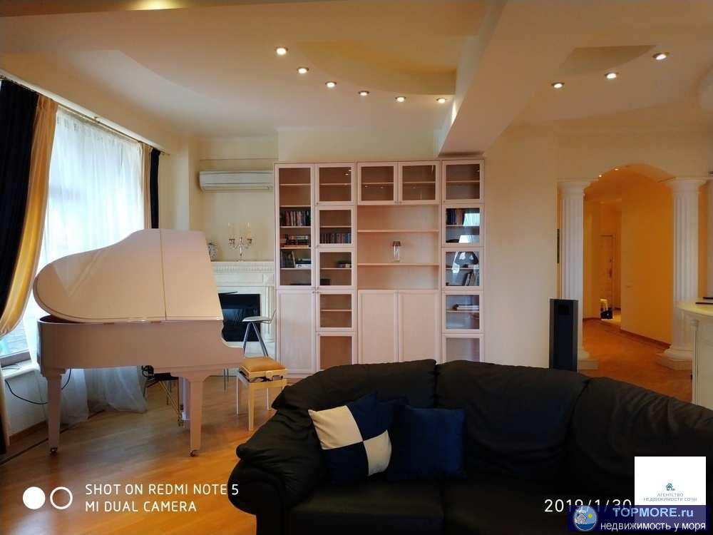 Продается просторная квартира с дизайнерским ремонтом в ЖК 'Волна', планировка включает в себя: спальную комнату,...