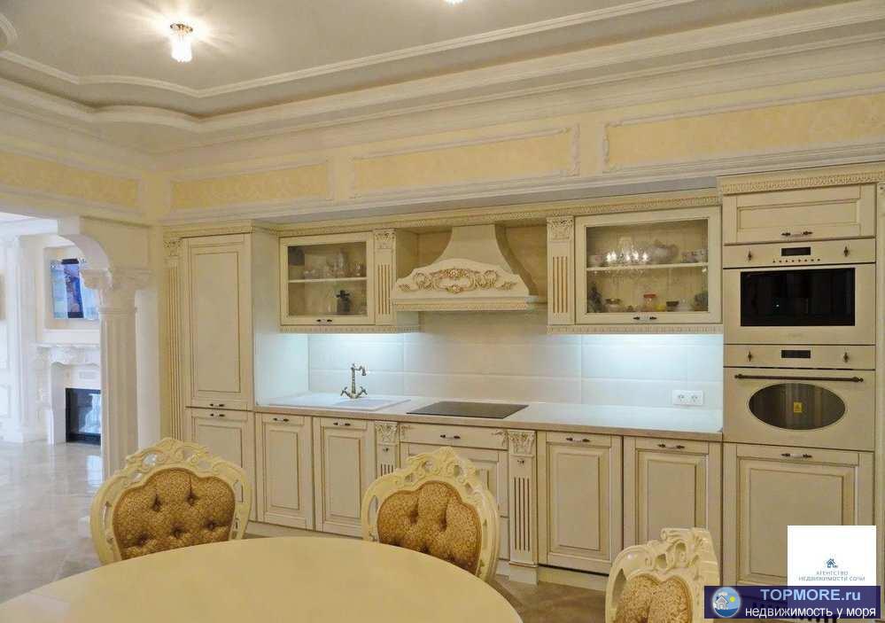 Шикарная «трёшка» с интерьером, сочетающем в себе характерные черты лофта и хай-тека – находка для тех, кому важен не...