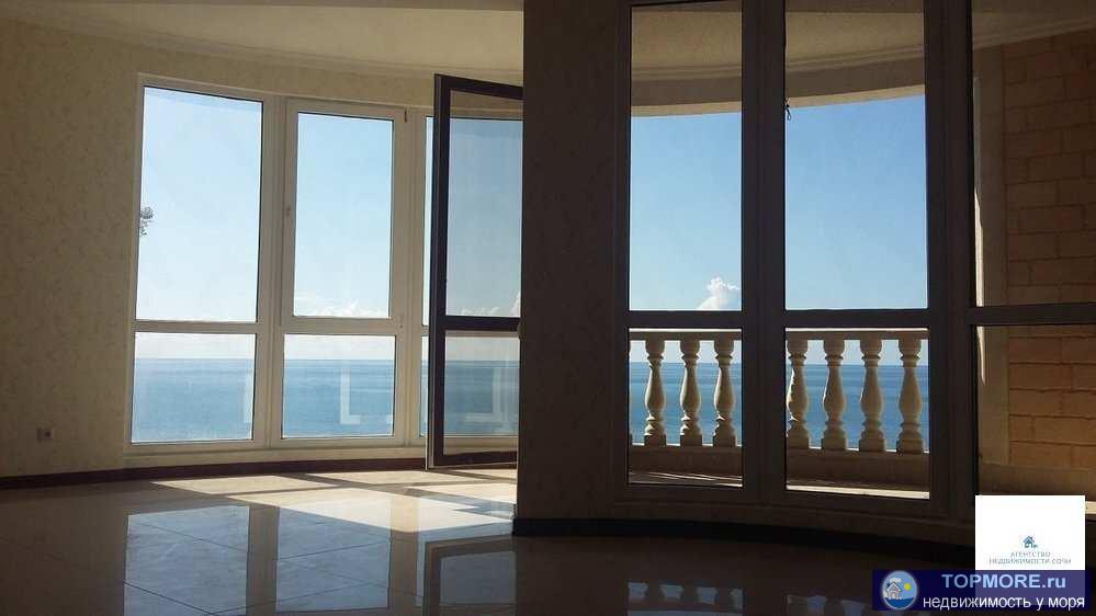 Продаю шикарную квартиру с потрясающим видом на море . Распланирована в две спальни и просторную кухню гостиную Жилой...