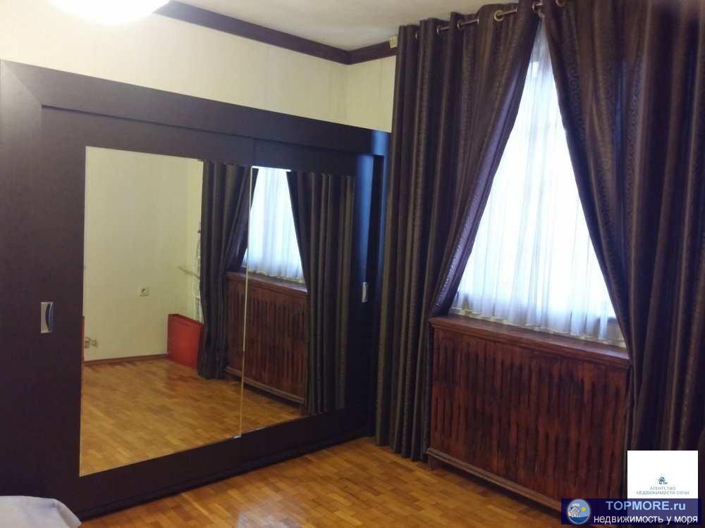 Продается двухуровневая 4-комнатная квартира, солнечная сторона. На первом этаже есть гараж. Площадь 111м. В шаговой...