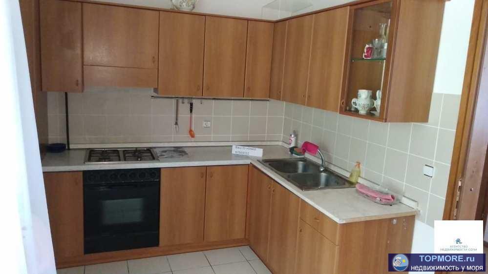 Продаю 3-х комнатную квартиру в двух уровнях, на 2-й этаж деревянная лестница на этаже сауна , туалет , душевая...