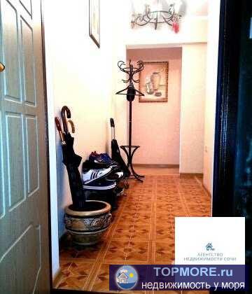 Чистая светлая с ремонтом. Детские сады школы рынок парк ривьера море все в пешей доступности. один хозяин с 1990...