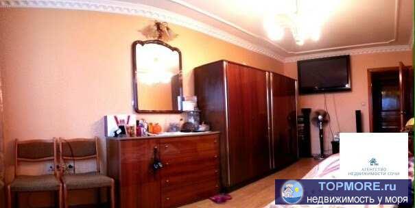 Чистая светлая с ремонтом. Детские сады школы рынок парк ривьера море все в пешей доступности. один хозяин с 1990... - 2