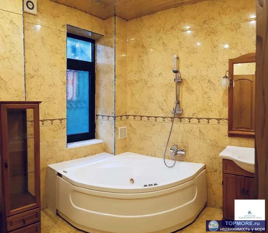 Продажа / Квартиры, Сочи, Кубанская улица, 8 200 000 р. Двухкомнатная квартира в старом фонде , сталинка железобетонные перекрытия , 2 парк места , закрытая территория , +... - 1