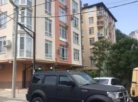 Продам двухуровневую квартиру у самого моря на Мамайке. Чистая,...