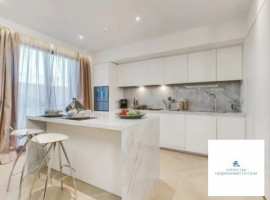 Предлагаем Вашему вниманию просторную трёхкомнатную квартиру с...