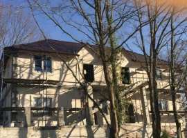 Квартира находиться в хостинском районе, на Соболевке , много окон...