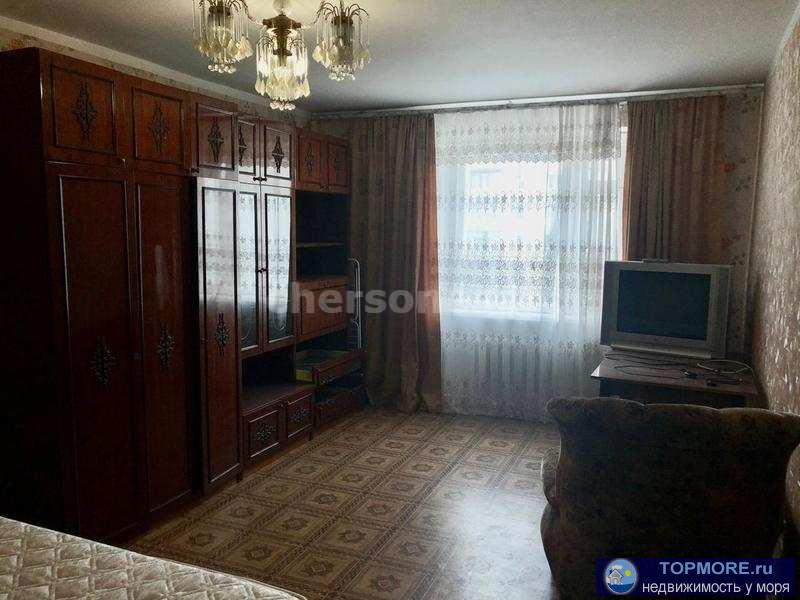Продается двухкомнатная квартира с раздельными комнатами на Горпищенко.  Квартира светлая, просторная и уютная, в... - 1