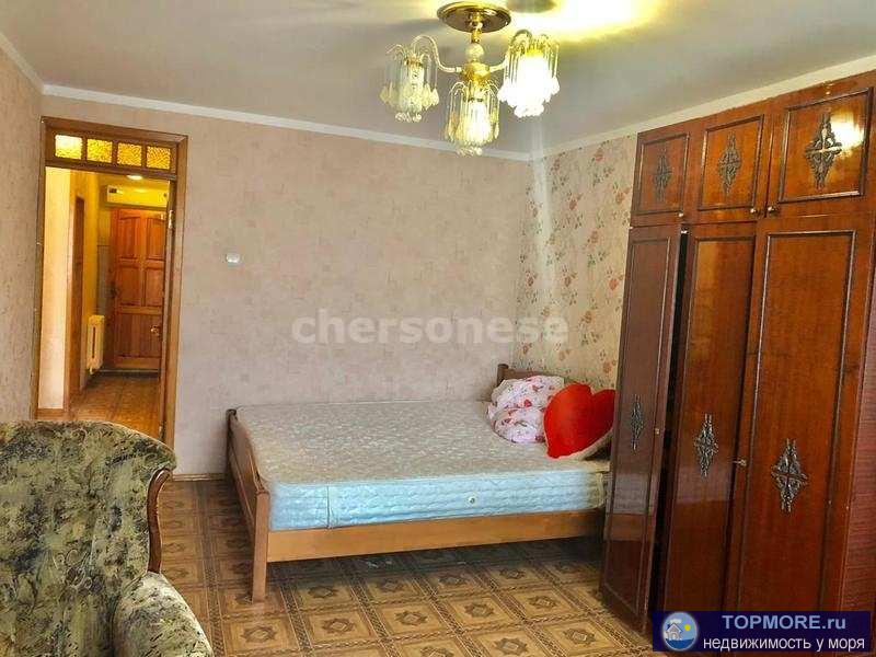 Продается двухкомнатная квартира с раздельными комнатами на Горпищенко.  Квартира светлая, просторная и уютная, в... - 2