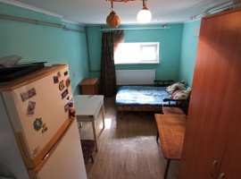 Сдам отдельный домик,(договор официальный),одному человеку, паре,...