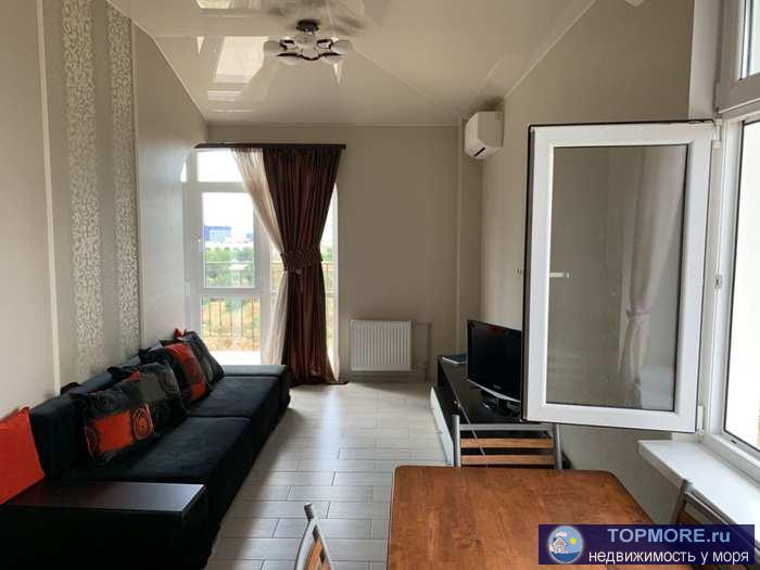 Сдается отличная большая однушка на парковой. Большая двухспальная кровать отделена от основной комнаты, кухня... - 1