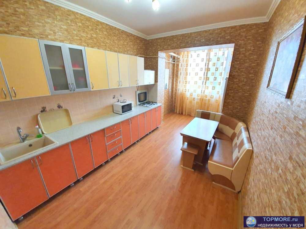 В самом центре города Анапы продаётся евро-трехкомнатная квартира площадью 70,3 кв.м.  Квартира с ремонтом, мебелью,... - 9
