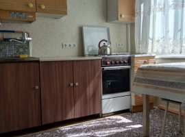 Продается 2х комнатная квартира на центральной улице Лазаревского....
