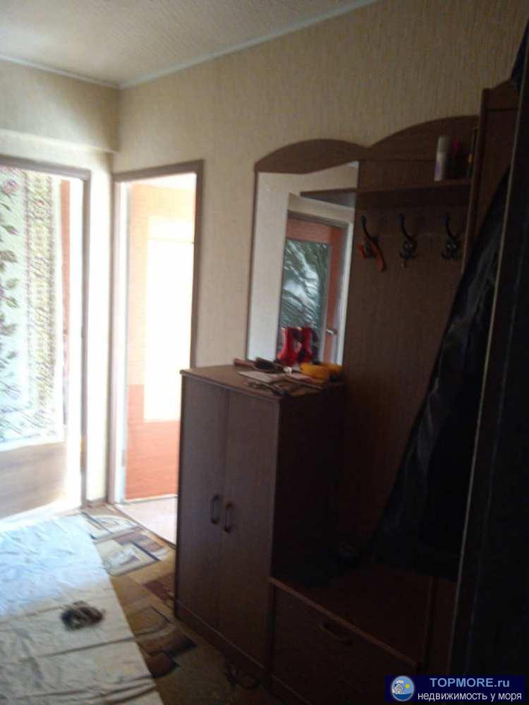 Продам 3 комнатную квартиру в Якорной щели . установлены новые окна и сделана косметика - 1