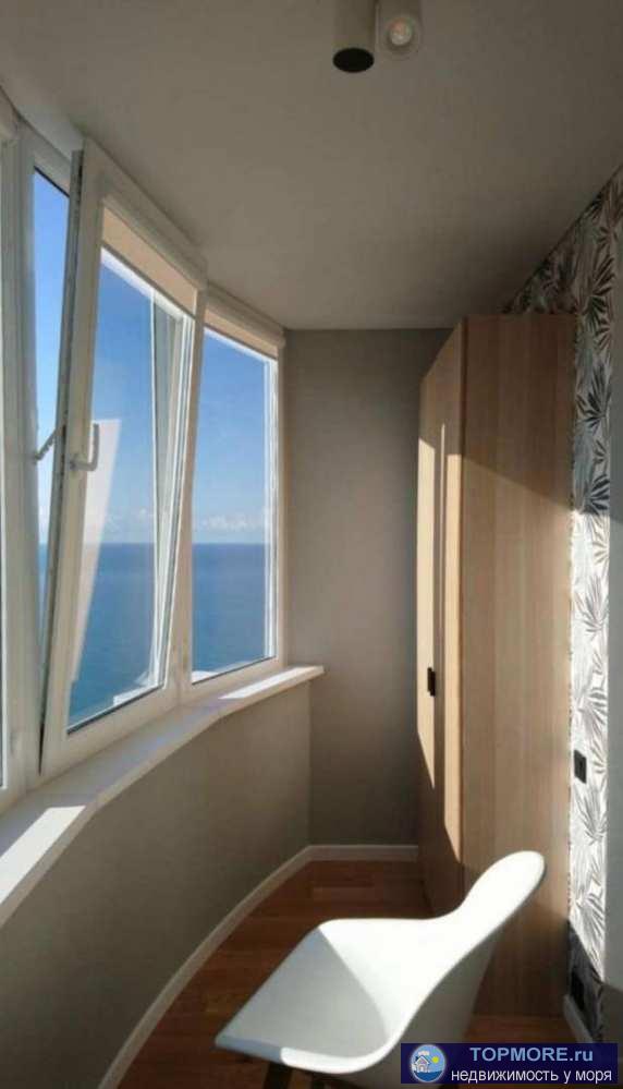 Продаётся шикарная квартира с балконом и видом на море! Сделан стильный дизайнерский ремонт. Куплена дорогая...