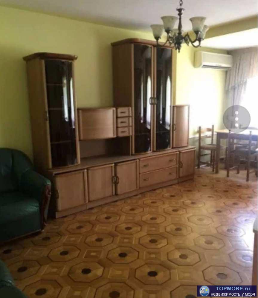 Продается трехкомнатная квартира на улице Ульянова в центре Адлера с ремонтом, мебелью и техникой. Рядом расположены...