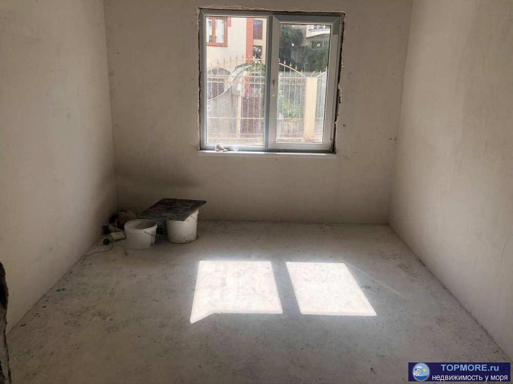 Продам квартиру в центральном районе г. Сочи.Квартира с чистовой отделкой, 3 комнаты. Во всей квартире проложен... - 1