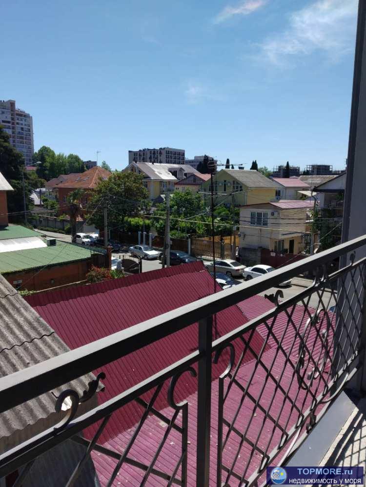Продам квартиру -студию общей площади 30 кв м с балконом, с одним панорамным окном в многоквартирном доме по улице... - 1