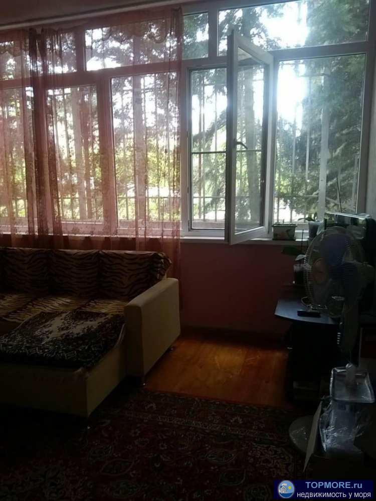 Полноценная 2-х комнатная квартира. Остановка, магазины - все рядом. Все документы в порядке. Готова к продаже. - 1