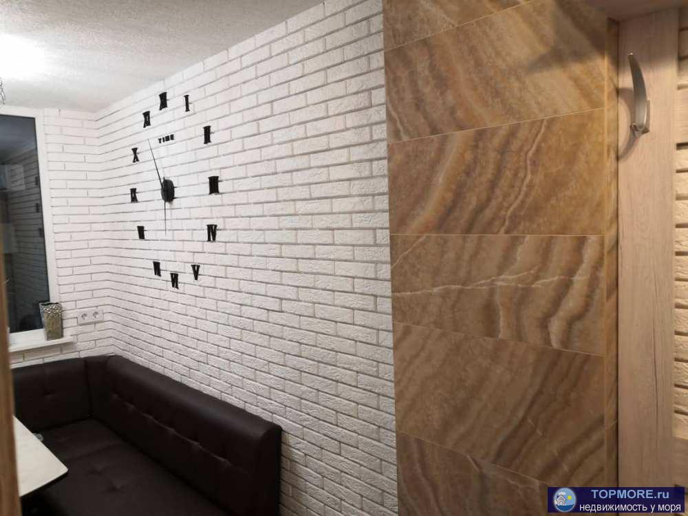 Продаю уютную квартиру  с собственной благоустроенной верандой!  Компактная однокомнатная квартира со стильным,... - 2