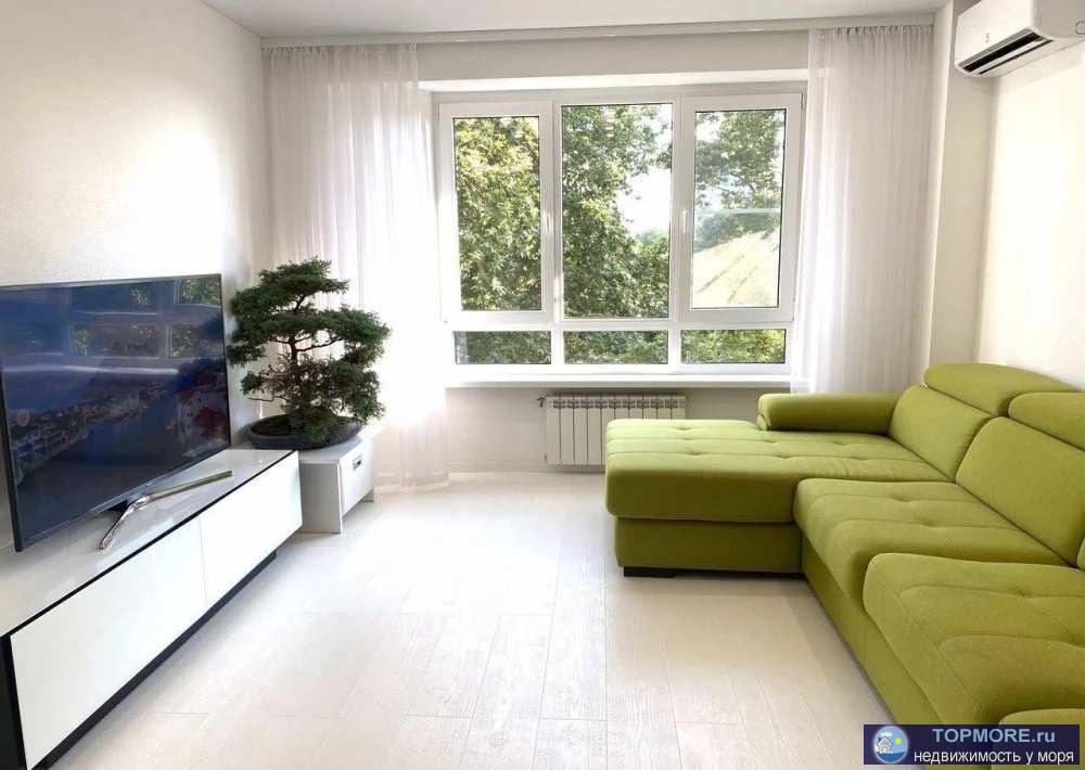 Продаю квартиру в самом центре города, на ровном месте.  Выполнен новый евро ремонт, дизайнерская мебель. Хороший вид...