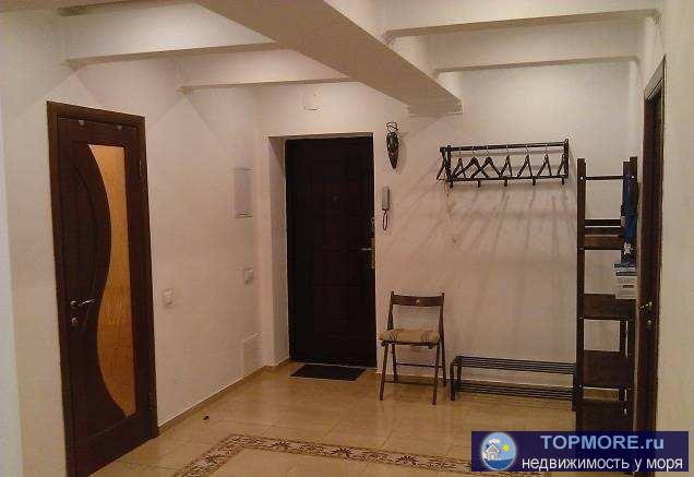 Продаю 3-к квартиру в Адлере, в районе ж/д вокзала. Общая площадь 95 кв.м. Рядом расположены: детский сад(в двадцати...