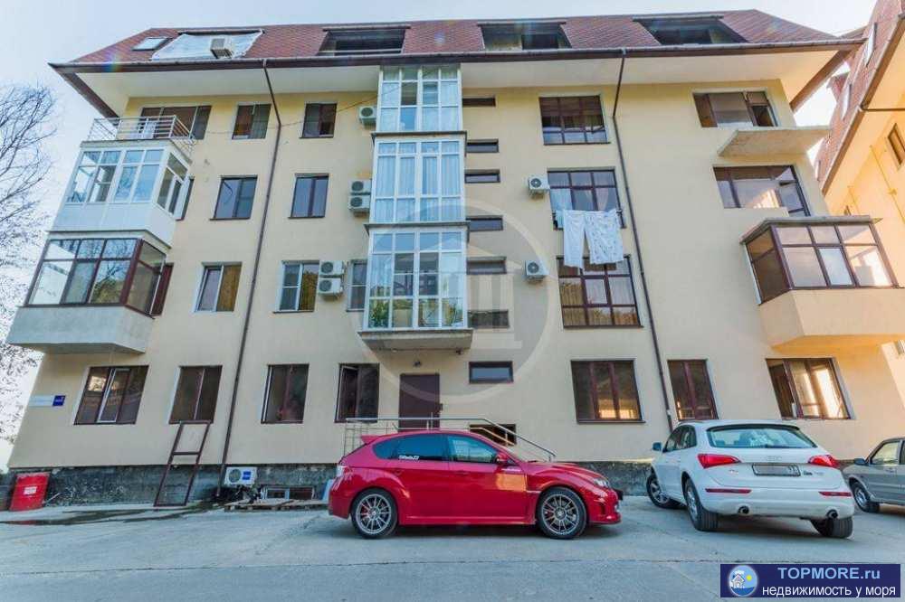 квартра просторная хорошей планировкой ,парковочным местом  плюс возможность выход на чердак по желанию подходит...