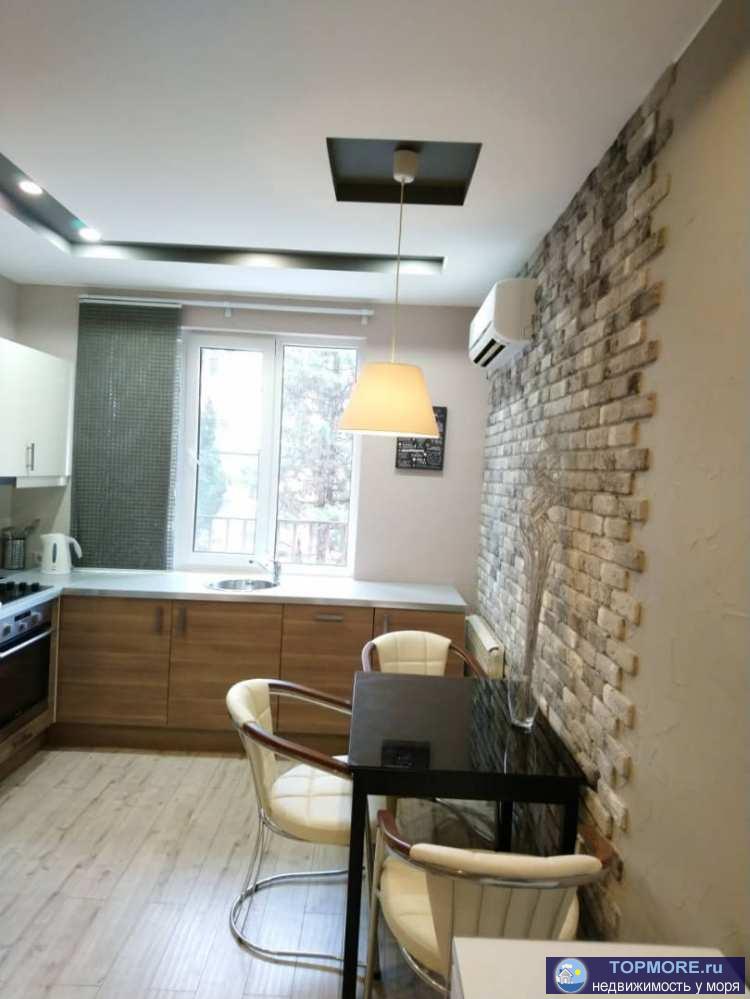 Продаю уникальную квартиру с отличным ремонтом !Район Бытха самый излюбленный район Сочи. Школы детские сады .До моря...