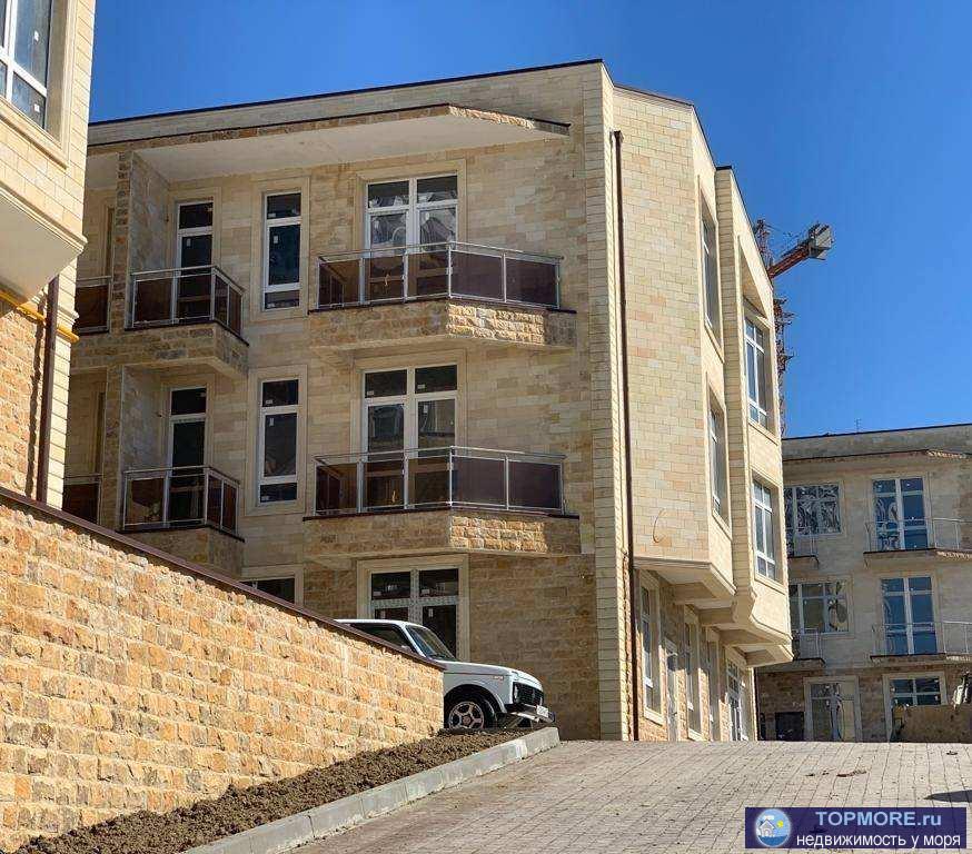 Продаю 1-ую квартиру 38 кв.м. без ремонта.Закрытая охраняемая территория.Развитая инфраструктура все в шаговой...