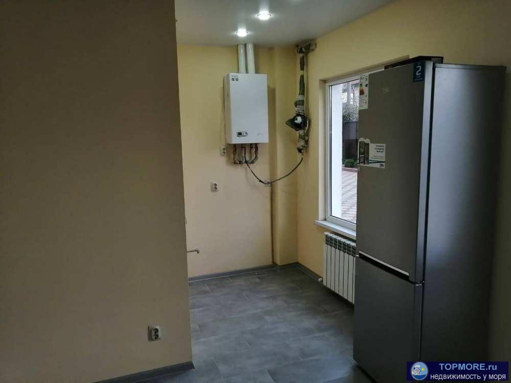 Продаю светлую, уютную квартиру в Адлере.Две изолированные комнаты и кухня-гостинная.В квартире выполнен ремонт из... - 2