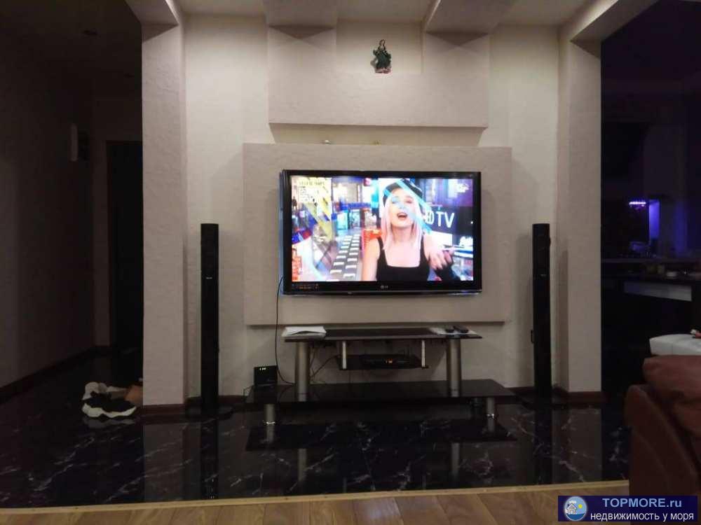 Продам двухкомнатную квартиру  в самом центре Сочи,кругом просто рай,повсюду зелень. До моря неторопливым шагом 10...