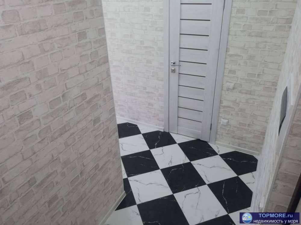 Продаю квартиру в Новом Сочи.Полноценная 1-комн квартира, просторная светлая спальная комната с панорамным окном,... - 1