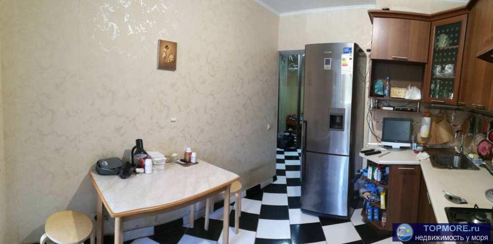 Продаю однокомнатную просторную квартиру с большой жилой лоджией в монолитном доме.Дом расположен в спальном... - 2