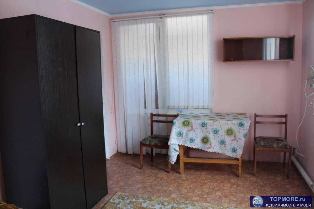 Квартира в малосемейном общежитии. Статус квартира. До моря 20 минут пешком.