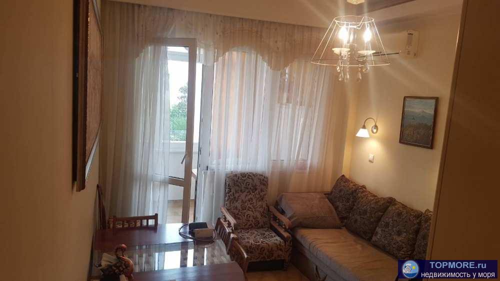 Продается комфортабельная квартира, площадью 54 м2, на 4 этаже 9этажного дома, находящегося в самом центре г. Сочи. В...