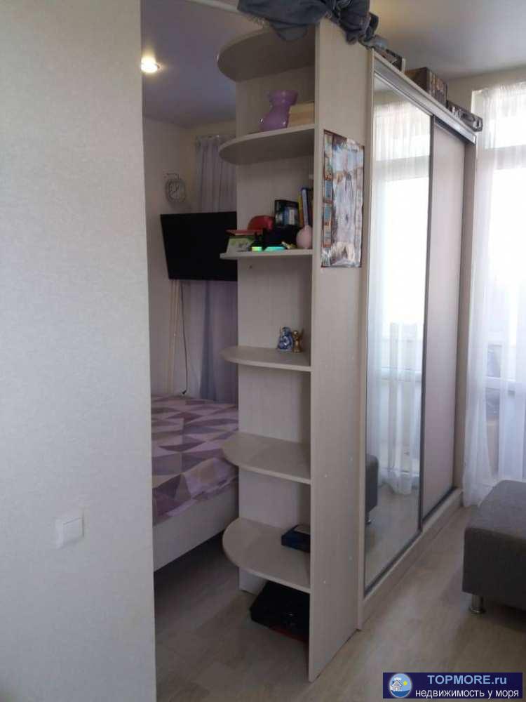 Продаю уютную мебелированную  студию в 30 кв. в районе Макаренко на третьем этаже, два балкона, на электричество... - 2