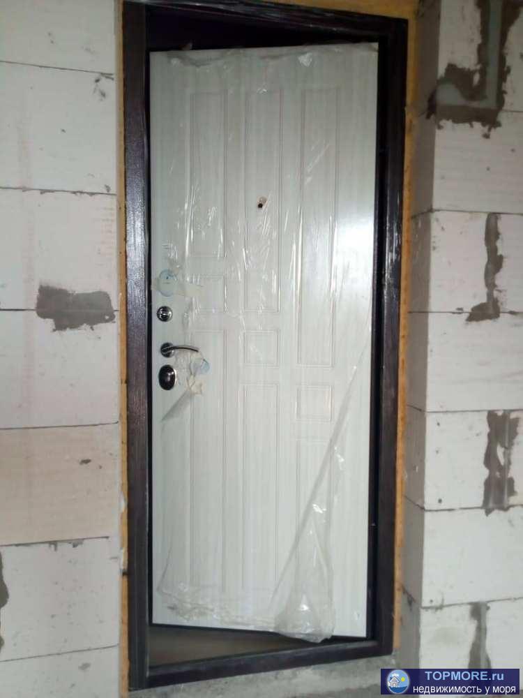  Квартиру можно сделать двухуровневую за счёт мансарды. Все соседи так делают. 28м2+28м2=56м2 общая площадь. Жилая...